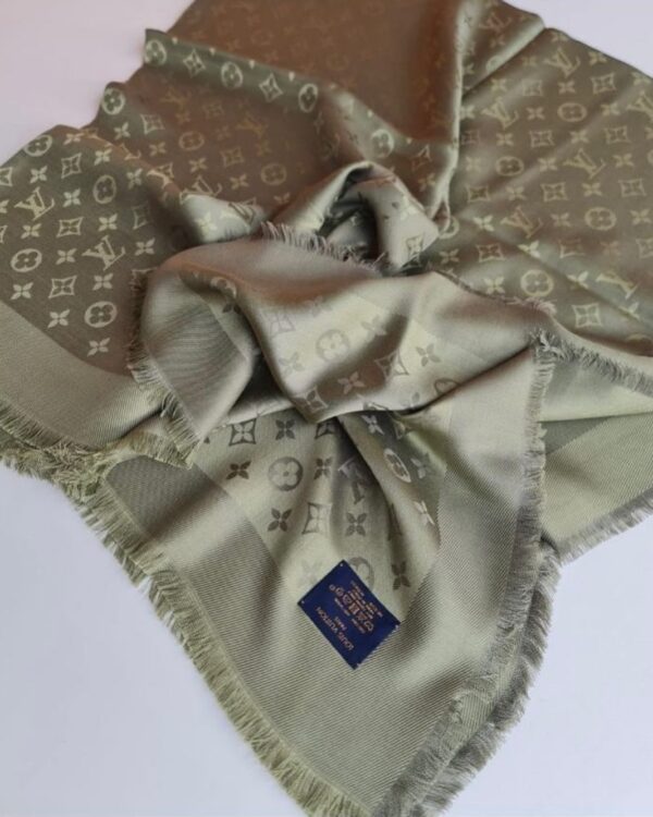Foulard en tissu satiné